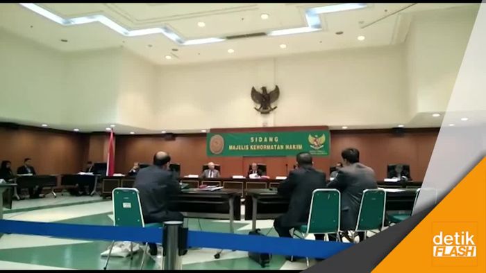 Hakim Napitupulu Diberhentikan dengan Hormat
