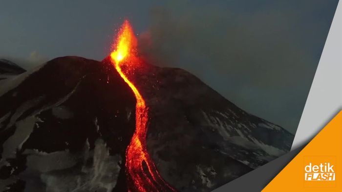 Pemandangan Menakjubkan Erupsi Gunung Etna