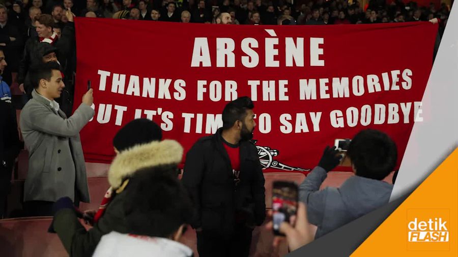 Fans Arsenal Salahkan Arsene Wenger