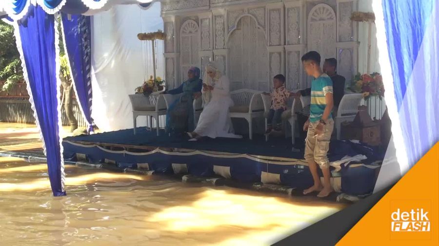 Banjir di Bukit Duri Geser Resepsi Pengantin