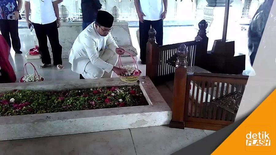 Ziarah ke Makam Bung Karno, Ridwan Kamil Mau Maju Pilgub Jabar?