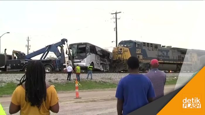 4 Tewas Saat Kereta Tabrak Bus di Mississippi