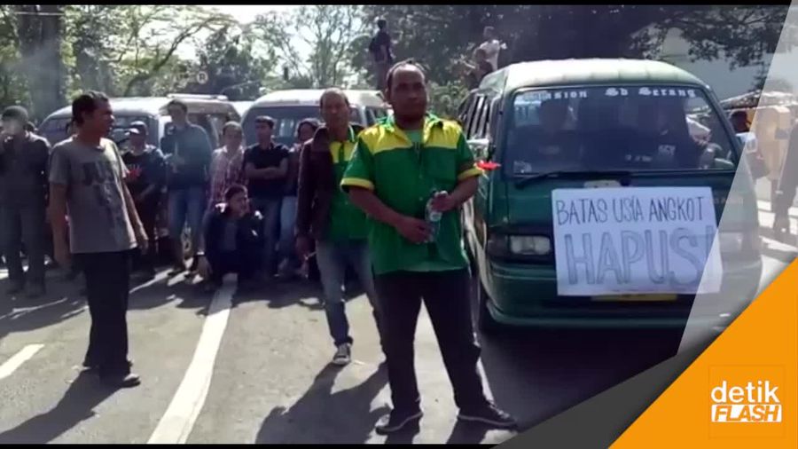 Tolak Taksi Online, Angkot Bandung Mogok Massal