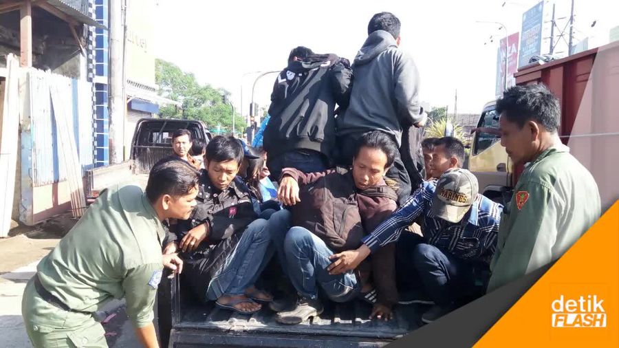 Saat Mobil Dinas Pemkot Bandung Jadi Angkot Dadakan