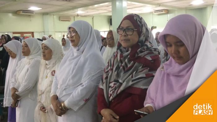 Deklarasi Ustazah Mendukung Anies-Sandi