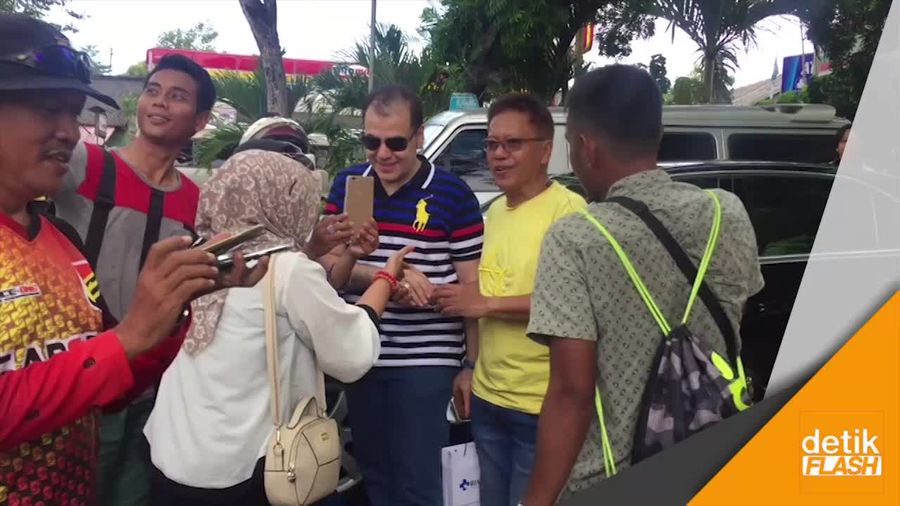 Bikin Heboh Saat Rombongan Raja Salman Salat di Masjid