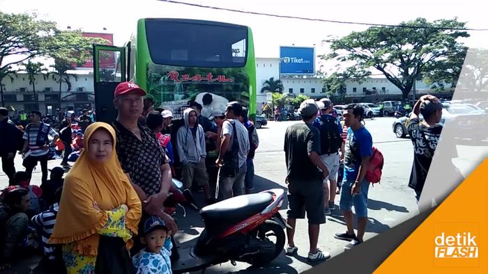  Ribuan Aremania Bertolak ke Cibinong