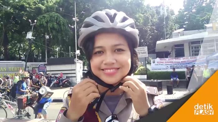 Polwan Cantik Bersepeda Bikin Adem CFD