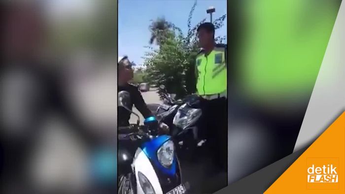 Geger! Pengendara Motor Ini Maki dan Ajak Gelut Polisi