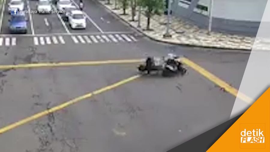 Tabrakan Maut di Simpang MERR KONI Surabaya