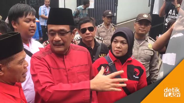 Djarot Soal Spanduk Provokatif: Itu Tindakan Primitif