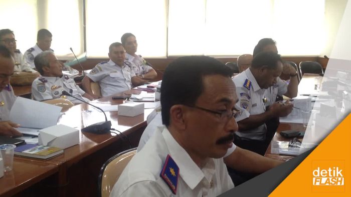 Polemik Taksi Konvensional - Online, Permen Perhubungan Direvisi  