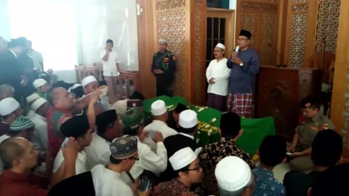 Mbah Hasyim dan Kenangan Long Weekend JK