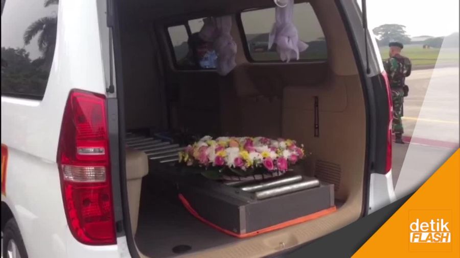 Momen Kedatangan Jenazah KH Hasyim Muzadi di Halim