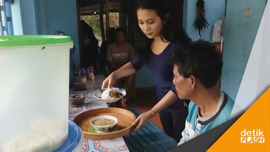 Kenalkan Ita, Pelayan Cantik Asal Nganjuk yang Viral