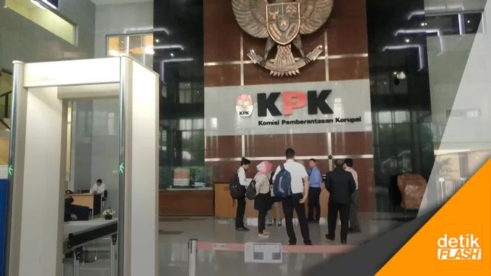 Datangi KPK, Risma: Minta Bantuan KPK Pertahankan Aset Pemkot