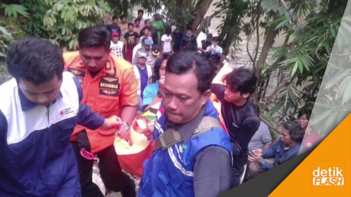 Bocah 3 Tahun Tenggelam di Sungai Ciliwung