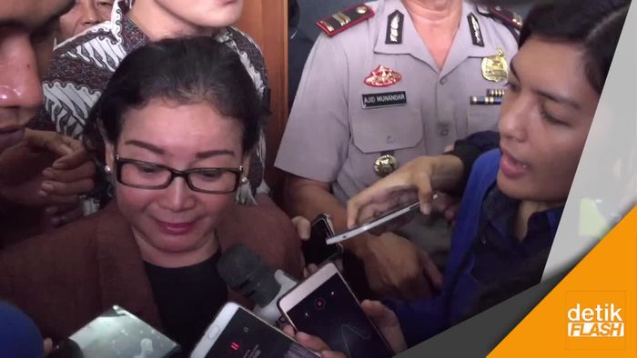 Menangis, Miryam Menampik Terima Uang Panas e-KTP