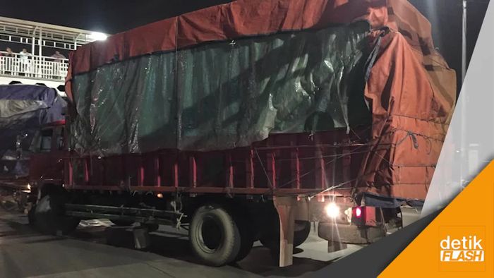 Kemacetan Parah, Ada Truk Nyangkut di Underpass Pasar Minggu