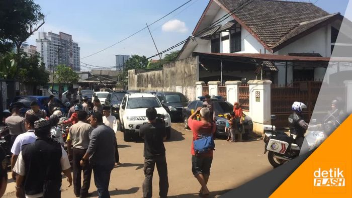 Disebut Tiru Anies Pakai Peci, Djarot: Meniru Bung Karno