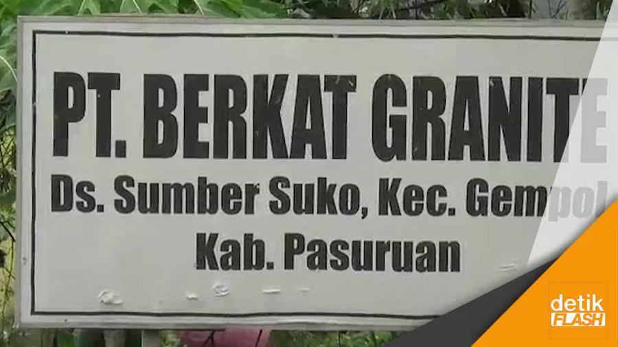 Warga Tutup Paksa Tambang Batu di Pasuruan
