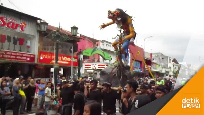 Ogoh-ogoh Penuhi Malioboro Yogyakarta