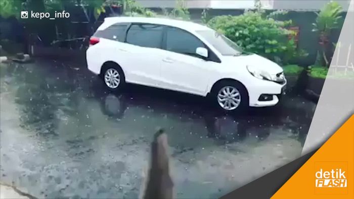 Hujan Es Mengguyur Sebagian Wilayah Jaktim dan Jaksel