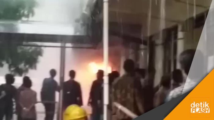 Gedung di Kampus IPB Dramaga Dilahap Api