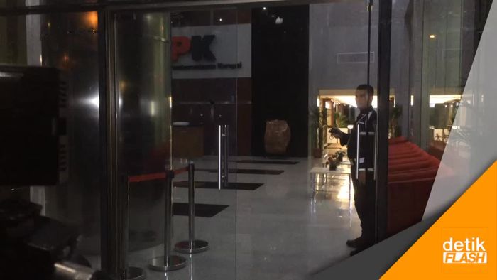 Usai Diperiksa KPK, Patrialis: Santai, Enggak Usah Terlalu Stres