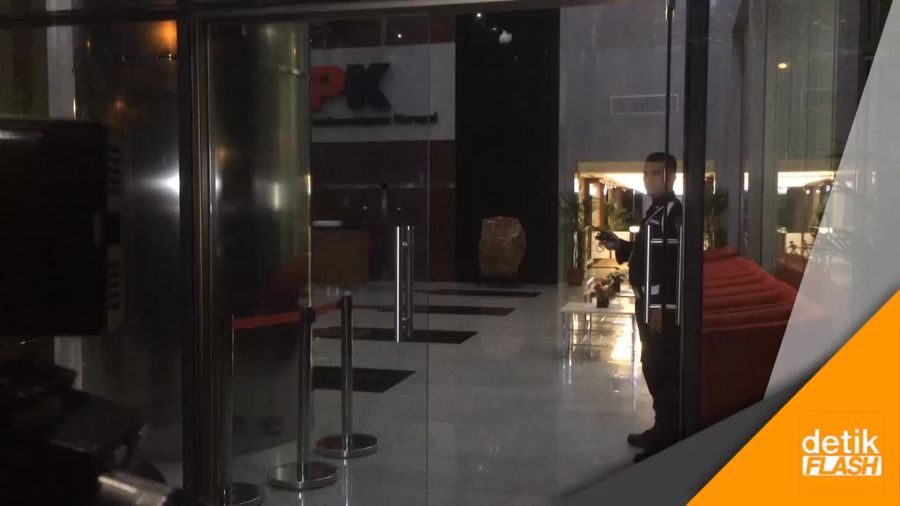 Usai Diperiksa KPK, Patrialis: Santai, Enggak Usah Terlalu Stres