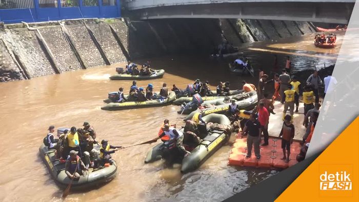 Peringati Hari Air Dunia, Sumarsono Susuri Ciliwung