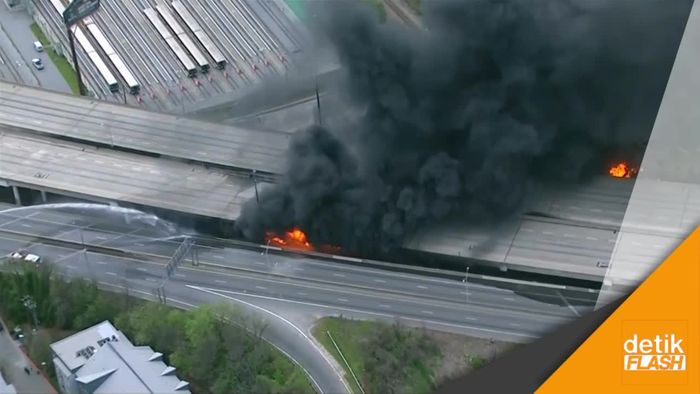 Jalan Tol di Atlanta, AS Ambruk Sebagian