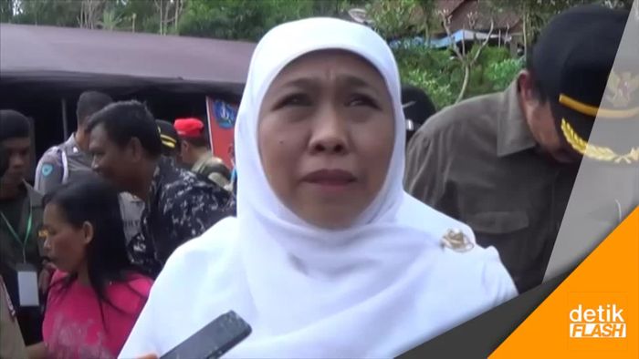 Mensos Khofifah Salurkan Bantuan untuk Korban Longsor Ponorogo