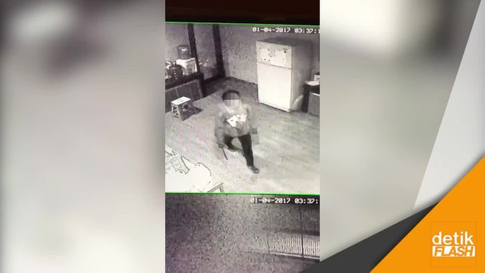 Eksklusif, CCTV Pelaku Diduga Pembunuh Pembantu Rumah Elit di Surabaya