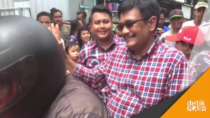 Ngeng! Dibonceng Motor, Djarot Blusukan ke Kembangan Utara