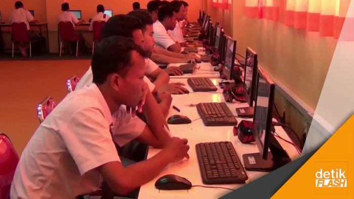 Siswa SMK Gelar Ujian Nasional Berbasis Komputer Serentak
