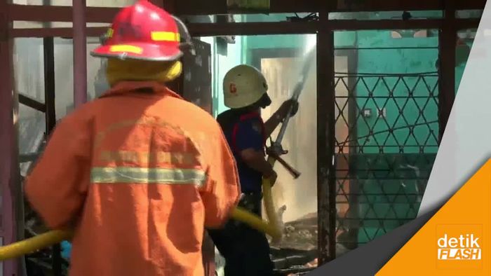 Ditinggal Masak, 2 Rumah di Cipinang Terbakar