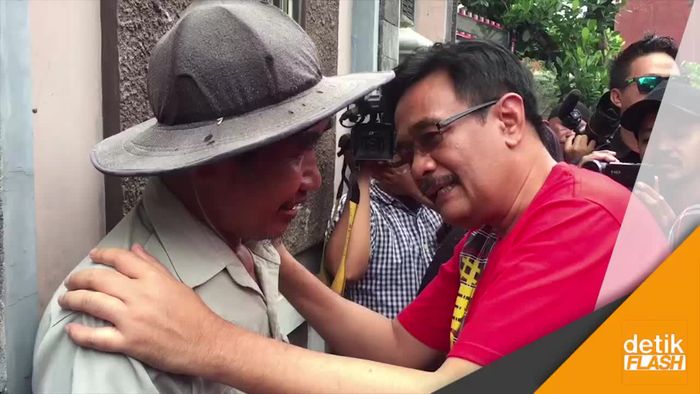 Perbincangan Djarot dengan Pedagang Kerupuk Buta