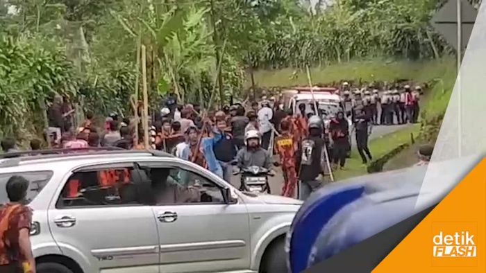 Mencekam! Dua Ormas di Sukabumi Bentrok
