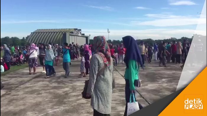 Ribuan Warga Antusias Saksikan HUT TNI AU