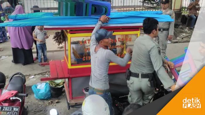 Kata Ahok, PKL Boleh Kok Jualan di Trotoar