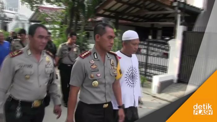 Polisi Selidiki Jenis Air yang Disiram ke Novel