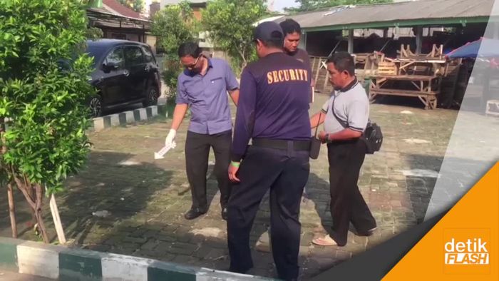 Telisik Peneror Novel, Polisi Lakukan Olah TKP Lanjutan