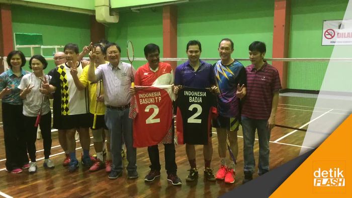 Djarot Tantang Juara Dunia Main Bulu Tangkis