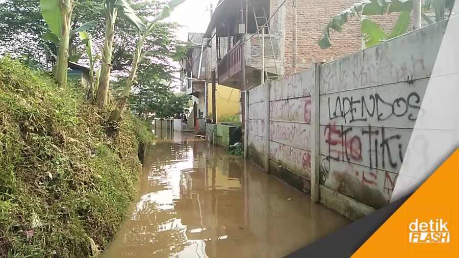 Kali Ciliwung Meluap, Kampung Arus Terendam