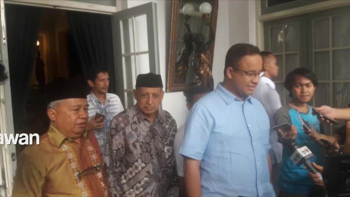 Mantabs, Anies Naik Vespa Temui Relawan