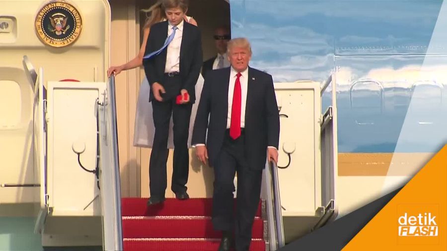 Dear Mr Trump, Kok Cuek dengan Melania?