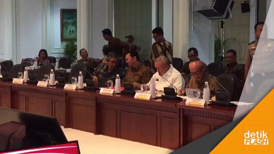 Sehari Jelang Pilgub, Ahok Ikut Ratas dengan Jokowi