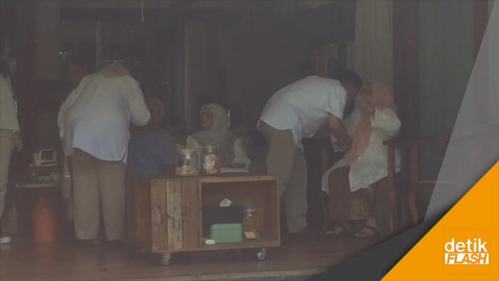 Ritual Anies Sebelum Nyoblos: Salat Duha Hingga Minta Restu  