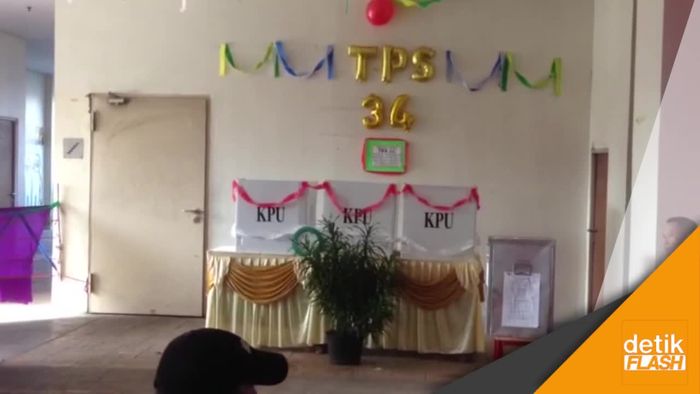Ornamen Balon dan Janur Hiasi TPS Rusun Jatinegara Barat
